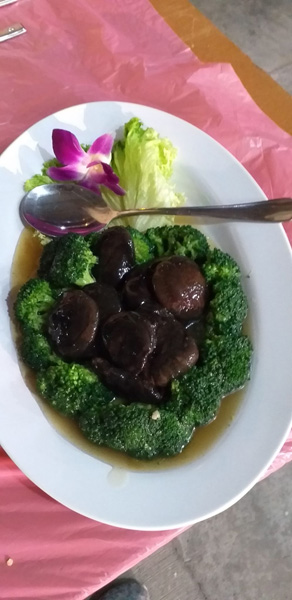 Sauteed Broccoli and Chinese Mushroom(2)